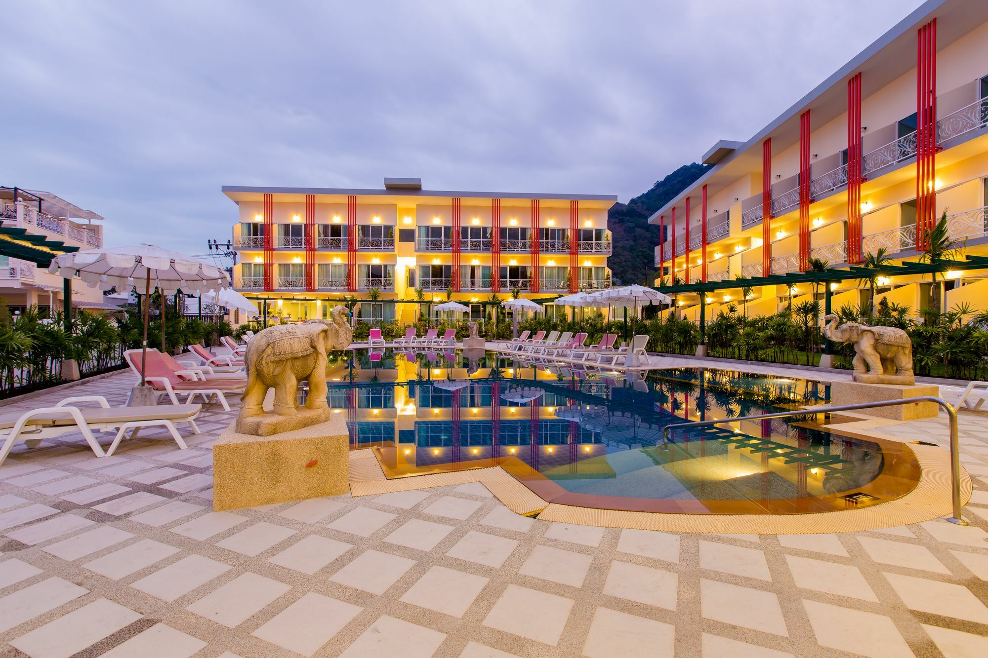 Trend Kamala Resort エクステリア 写真